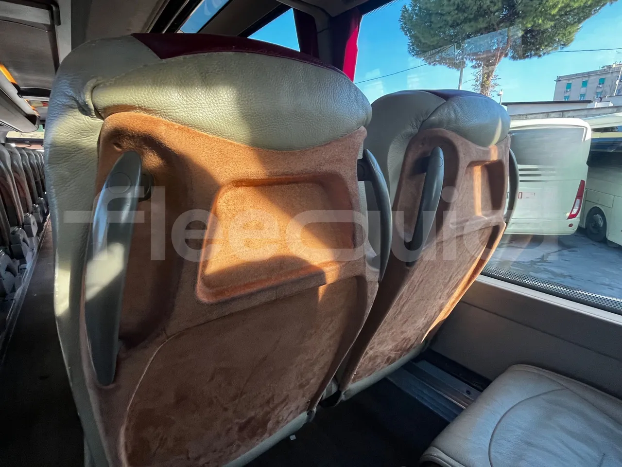 Iveco Magelys SFR210 - Euro5 - 331kW - 12.819mt - forward view middle aisle