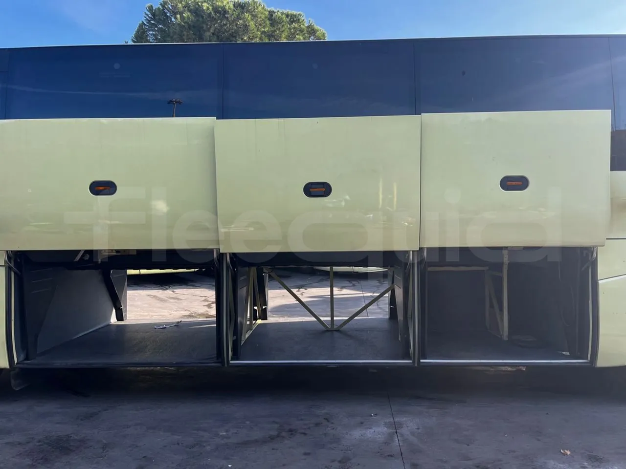 Iveco Magelys SFR210 - Euro5 - 331kW - 12.819mt - luggage rack photo