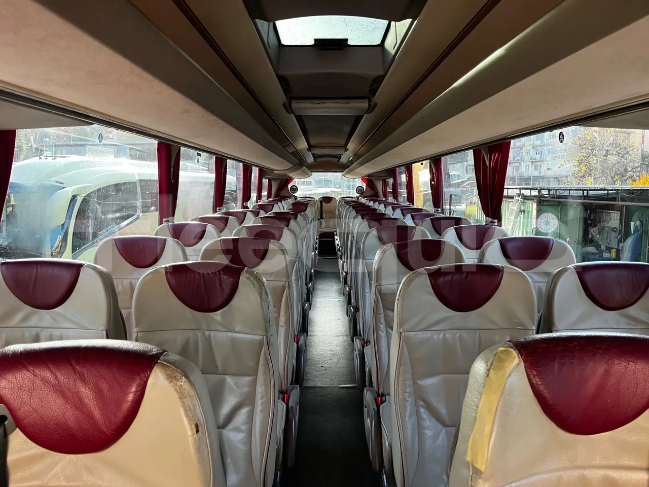 Iveco Magelys SFR210 - Euro5 - 331kW - 12.819mt - overhead compartments photo