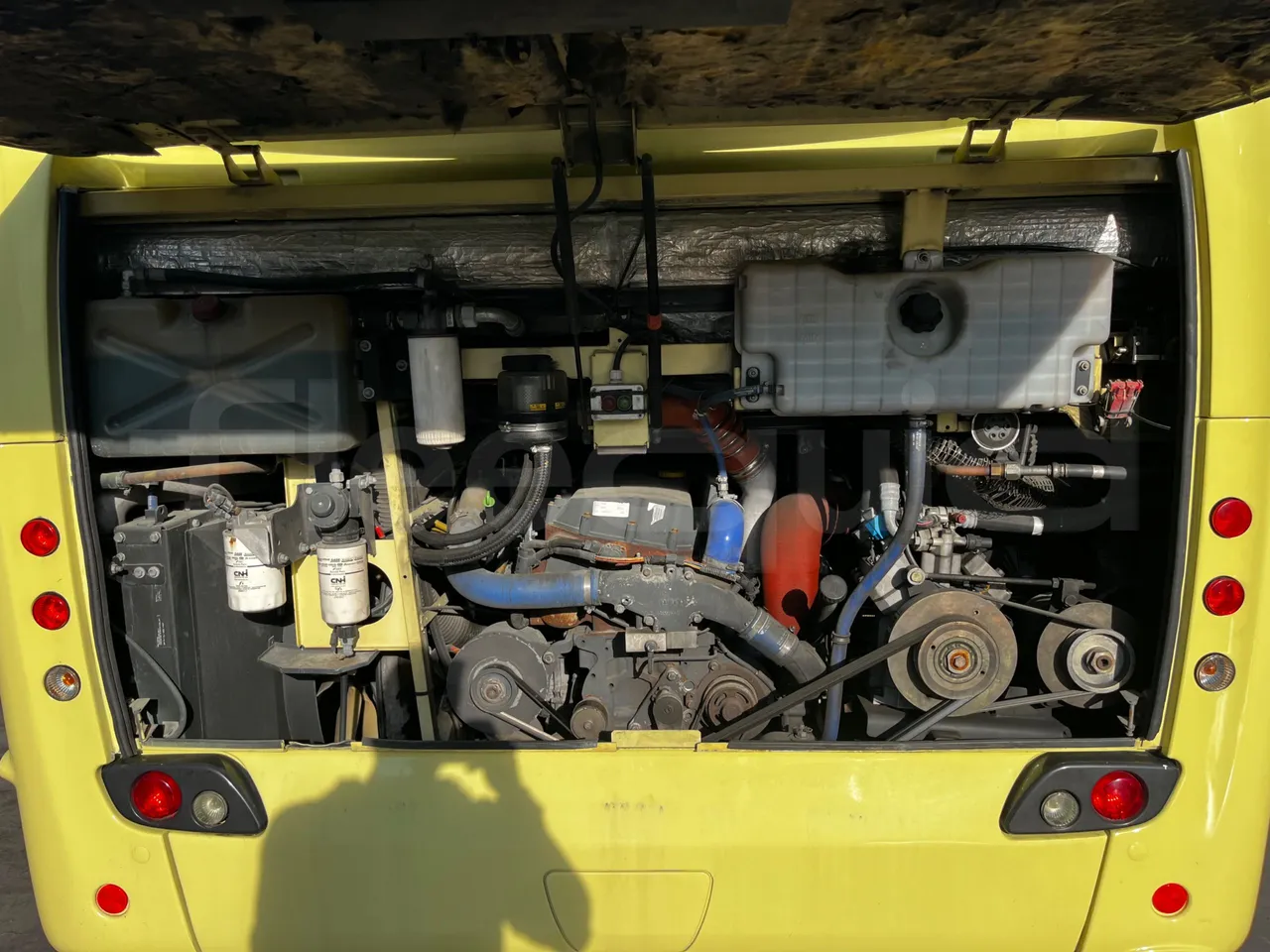 Iveco Magelys SFR210 - Euro5 - 331kW - 12.819mt - rear hatch open