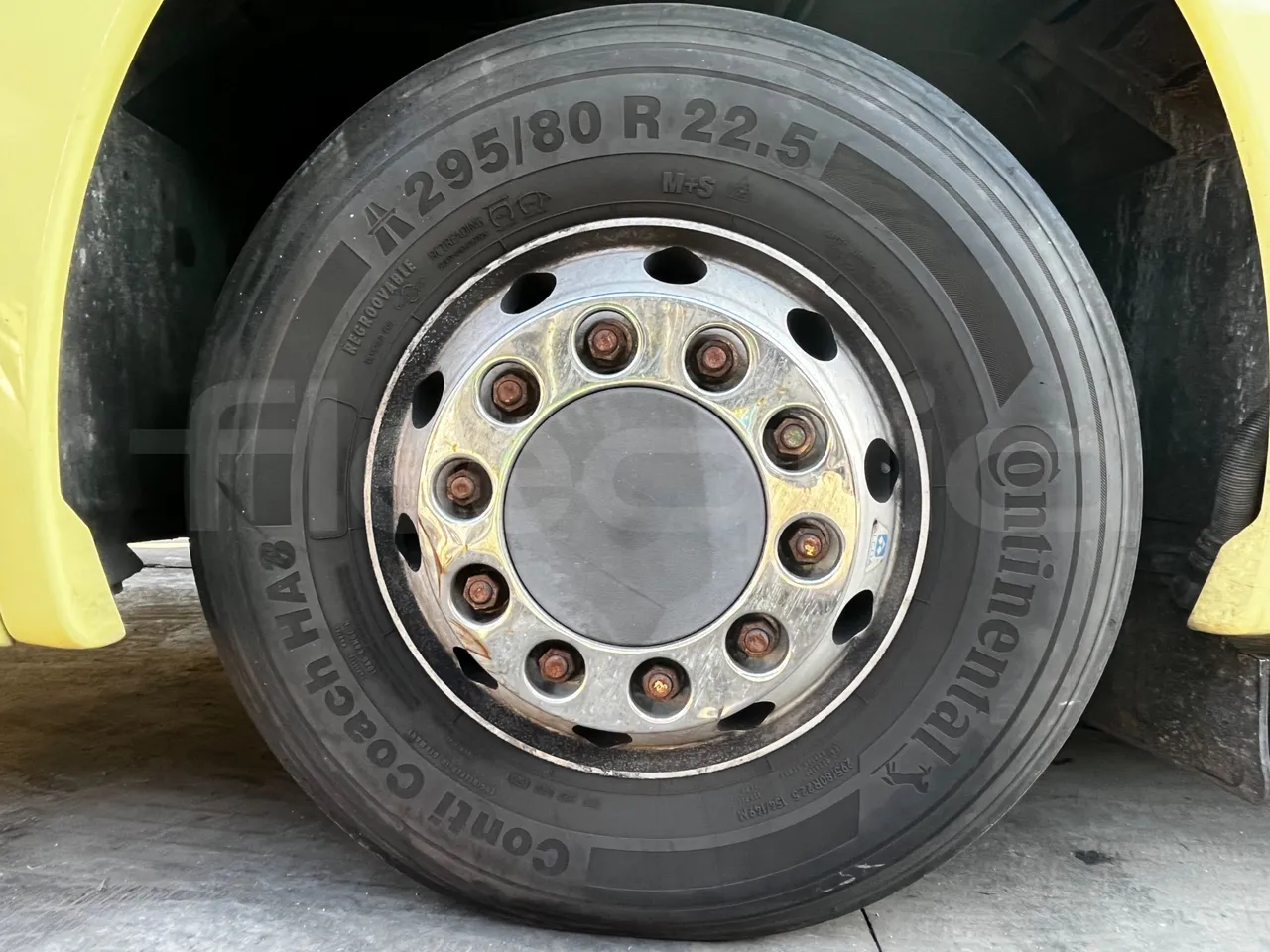 Iveco Magelys SFR210 - Euro5 - 331kW - 12.819mt - front left tire measurements