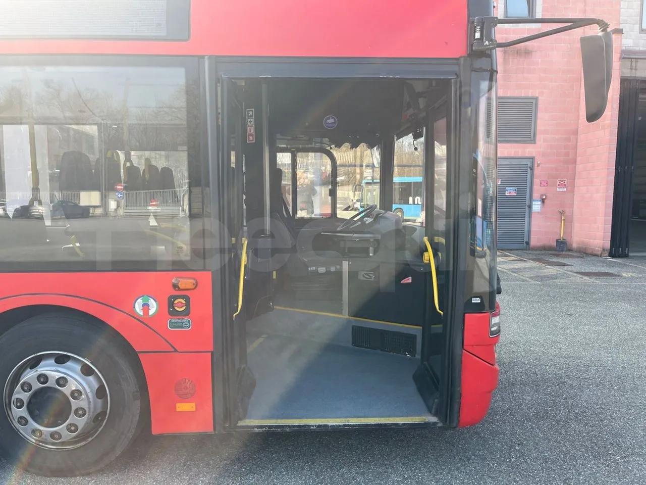 Solaris Urbino 12 - Euro6 - 240kW - 12mt - front door 1 open