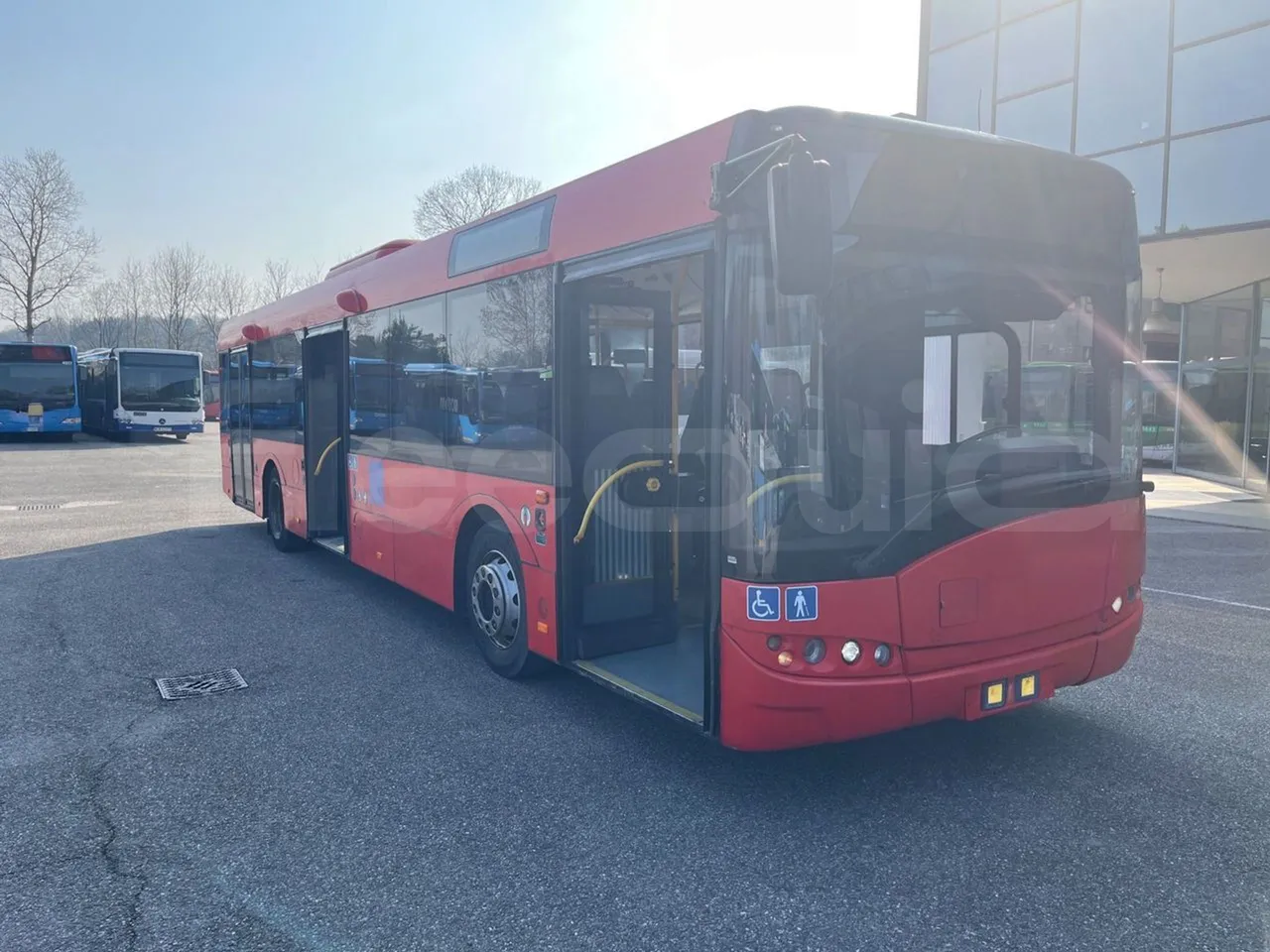 Solaris Urbino 12 - Euro6 - 240kW - 12mt - 3/4 right front doors open