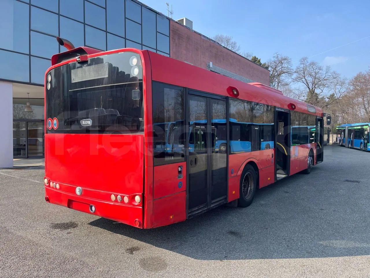 Solaris Urbino 12 - Euro6 - 240kW - 12mt - 3/4 right rear doors open