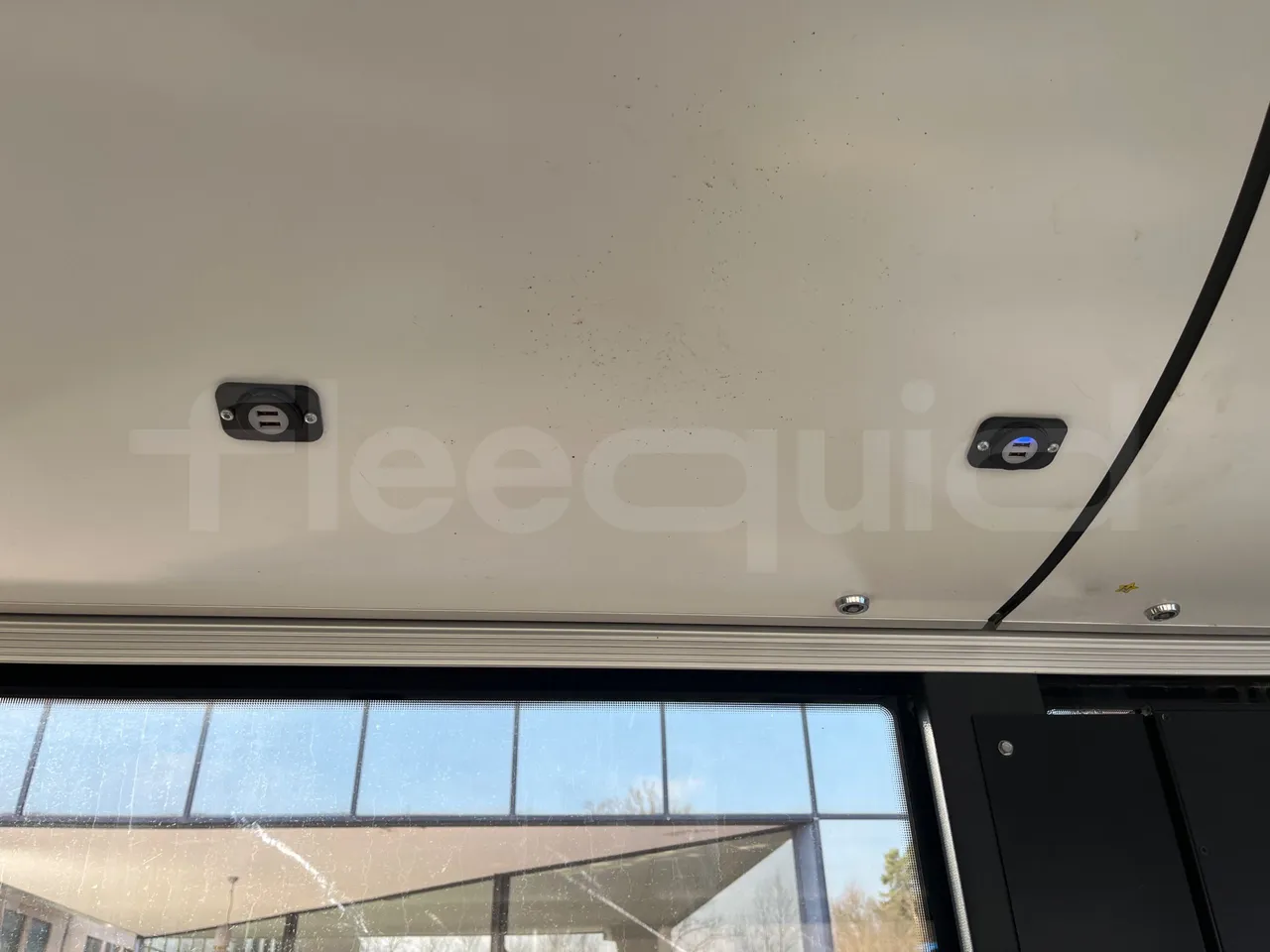 Solaris Urbino 12 - Euro6 - 240kW - 12mt - usb charging detail