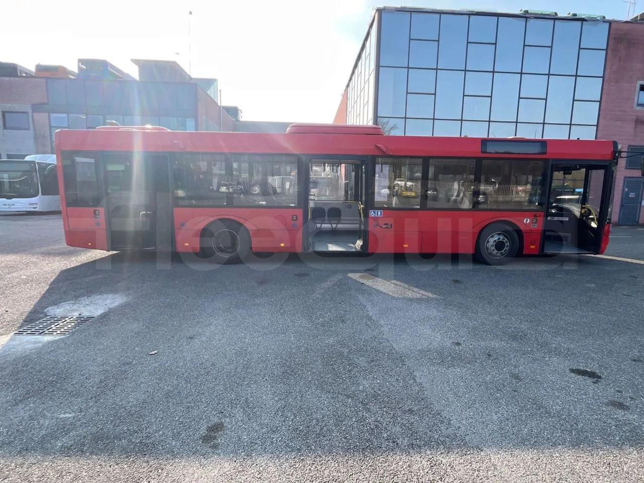 Solaris Urbino 12 - Euro6 - 240kW - 12mt - right side doors open