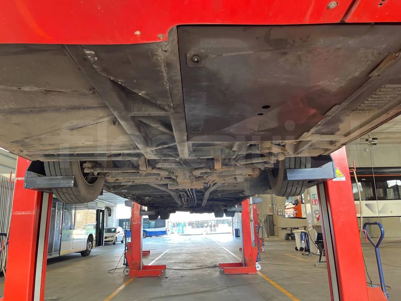 Solaris Urbino 12 - Euro6 - 240kW - 12mt - front undercarriage from front