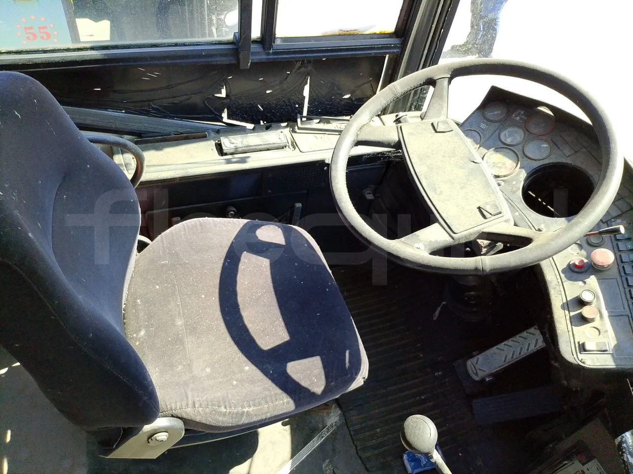 Setra S215 S215UL/ Pre Euro - 179 Kw - 12 Mt - driver's seat photo (mandatory for bus to scrap)