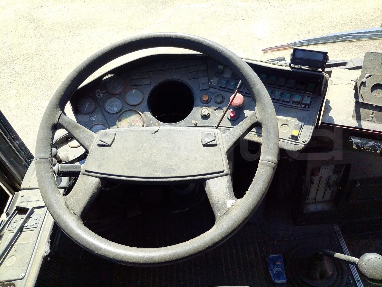 Setra S215 S215UL/ Pre Euro - 179 Kw - 12 Mt - steering wheel photo