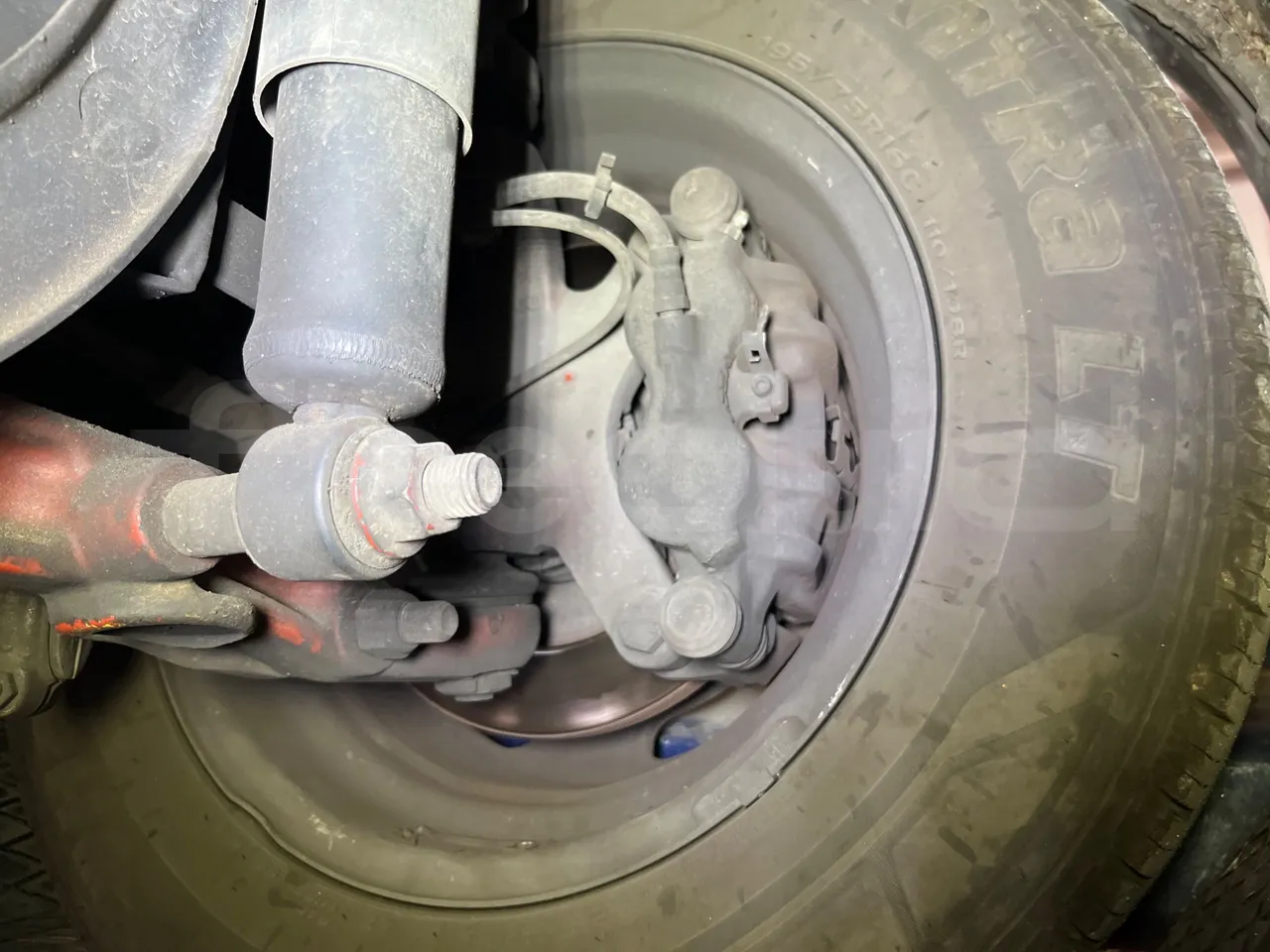 Iveco Daily A50C - EUR3 - 107kW - 6.948m - front brake calipers right