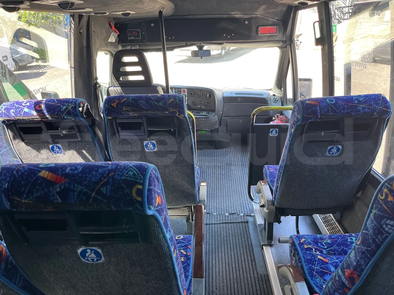 Iveco Daily A50C - EUR3 - 107kW - 6.948m - forward view middle aisle