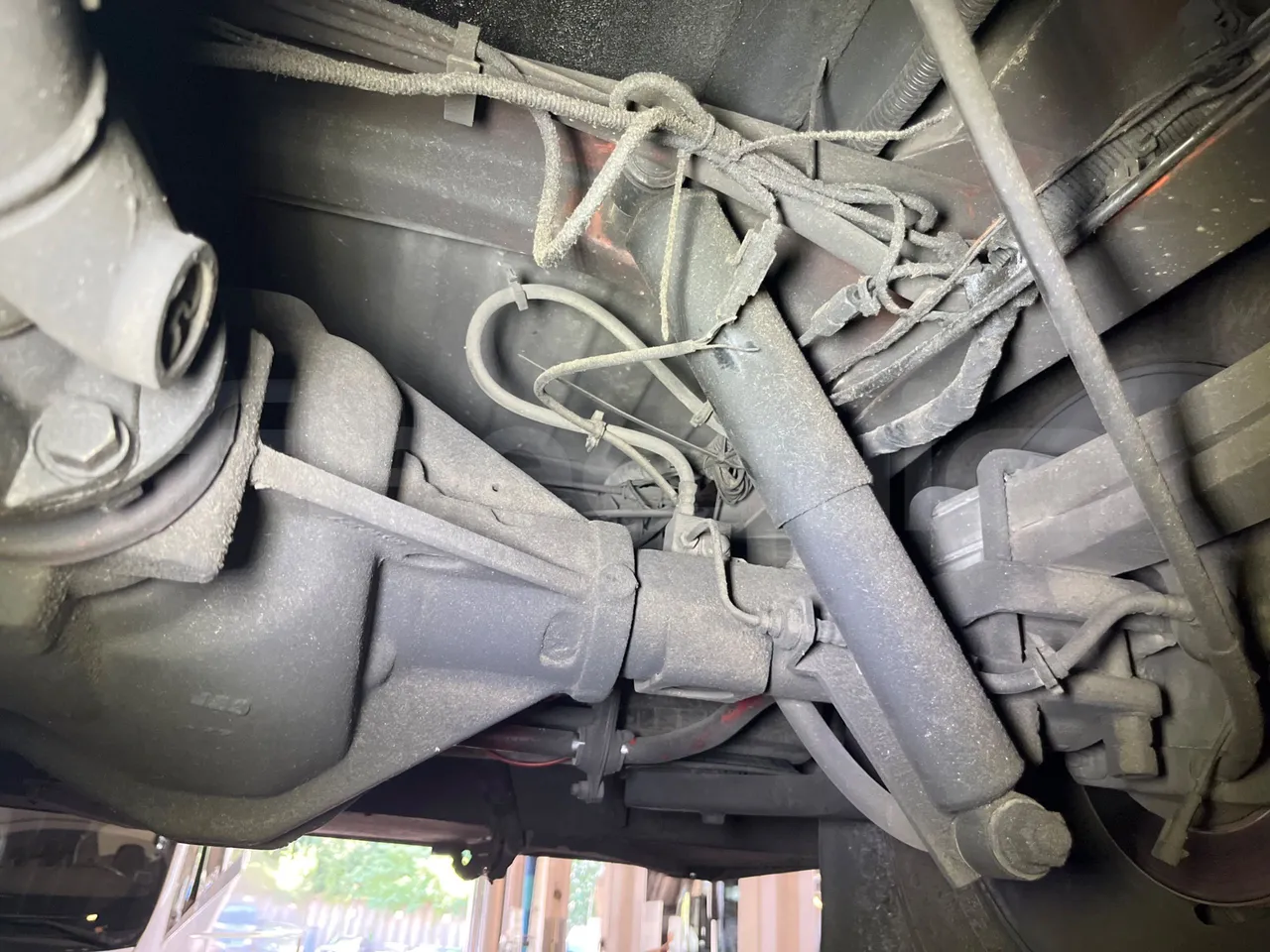 Iveco Daily A50C - EUR3 - 107kW - 6.948m - axle 2 shock absorbers 1 left