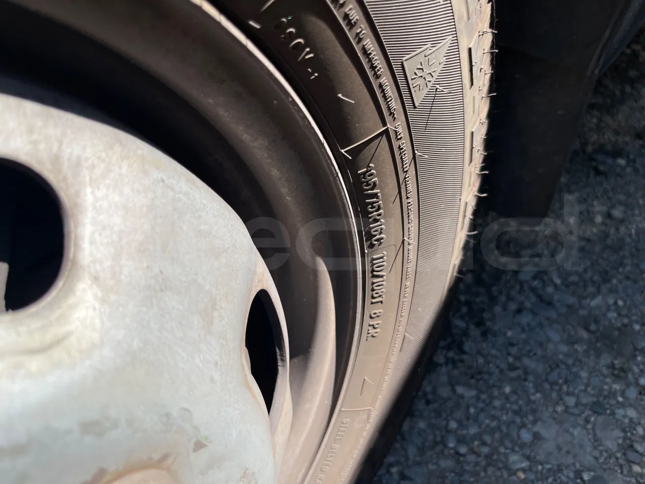 Iveco Daily A50C - EUR3 - 107kW - 6.948m - front left tire measurements