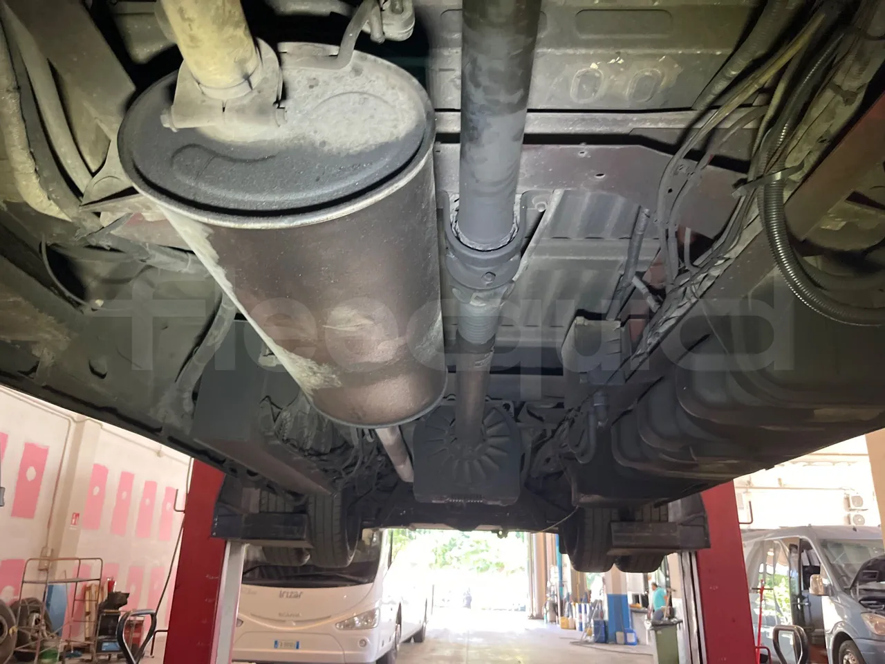 Iveco Daily A50C - EUR3 - 107kW - 6.948m - central undercarriage photo