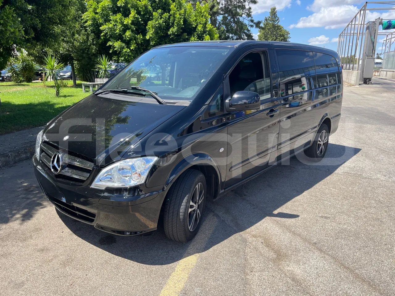 Mercedes-Benz Vito 639/2 - EUR5 - 100kW - 5.008m - 3/4 front left (mandatory for bus to scrap)