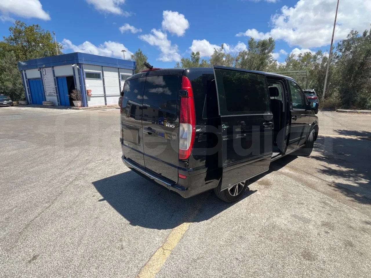 Mercedes-Benz Vito 639/2 - EUR5 - 100kW - 5.008m - 3/4 right rear doors open