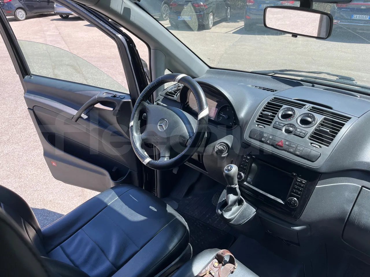 Mercedes-Benz Vito 639/2 - EUR5 - 100kW - 5.008m - buttons panels on (mandatory for bus to scrap)