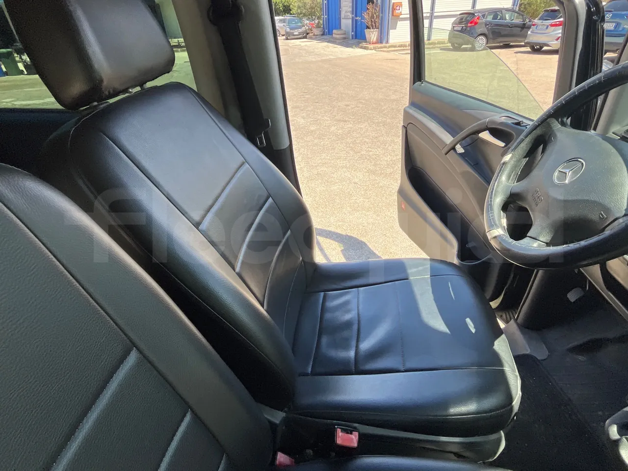Mercedes-Benz Vito 639/2 - EUR5 - 100kW - 5.008m - driver's seat photo (mandatory for bus to scrap)