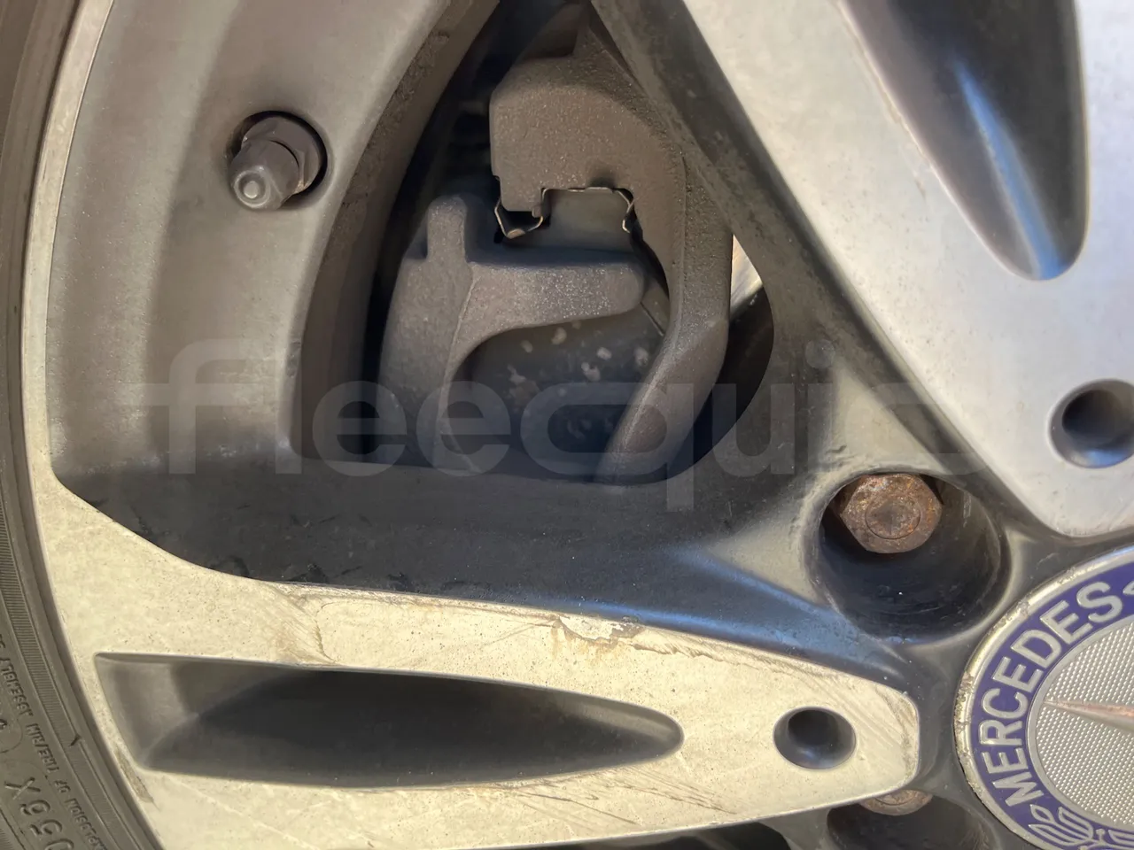 Mercedes-Benz Vito 639/2 - EUR5 - 100kW - 5.008m - front brake calipers right