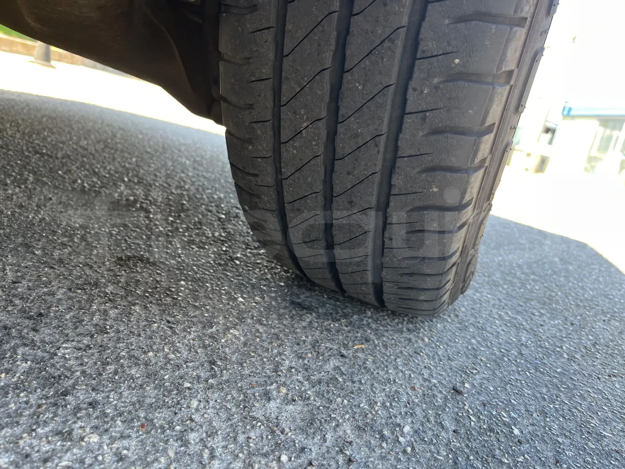Mercedes-Benz Vito 639/2 - EUR5 - 100kW - 5.008m - tread condition front tires left