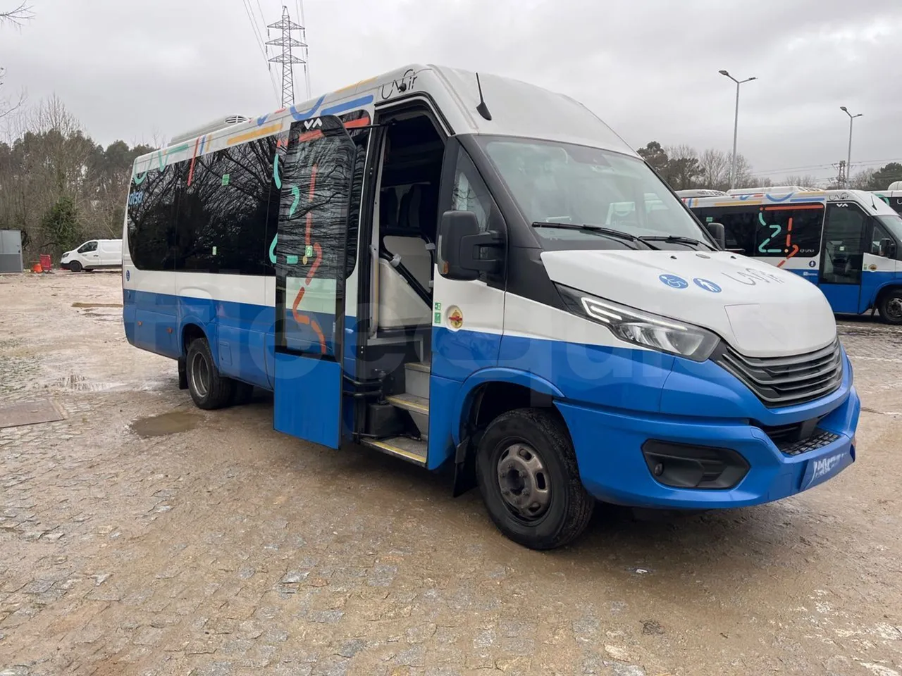 Iveco Daily A50/UNVI VENDAL - Euro 6 - 129 kW - 7.5 mt - 3/4 right front doors open