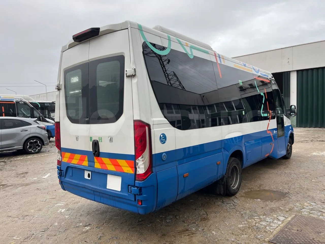 Iveco Daily A50/UNVI VENDAL - Euro 6 - 129 kW - 7.5 mt - 3/4 right rear doors closed