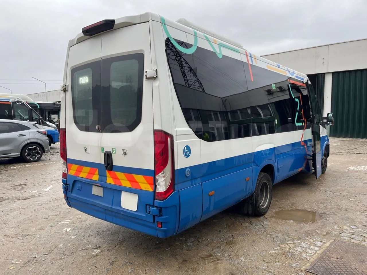 Iveco Daily A50/UNVI VENDAL - Euro 6 - 129 kW - 7.5 mt - 3/4 right rear doors open