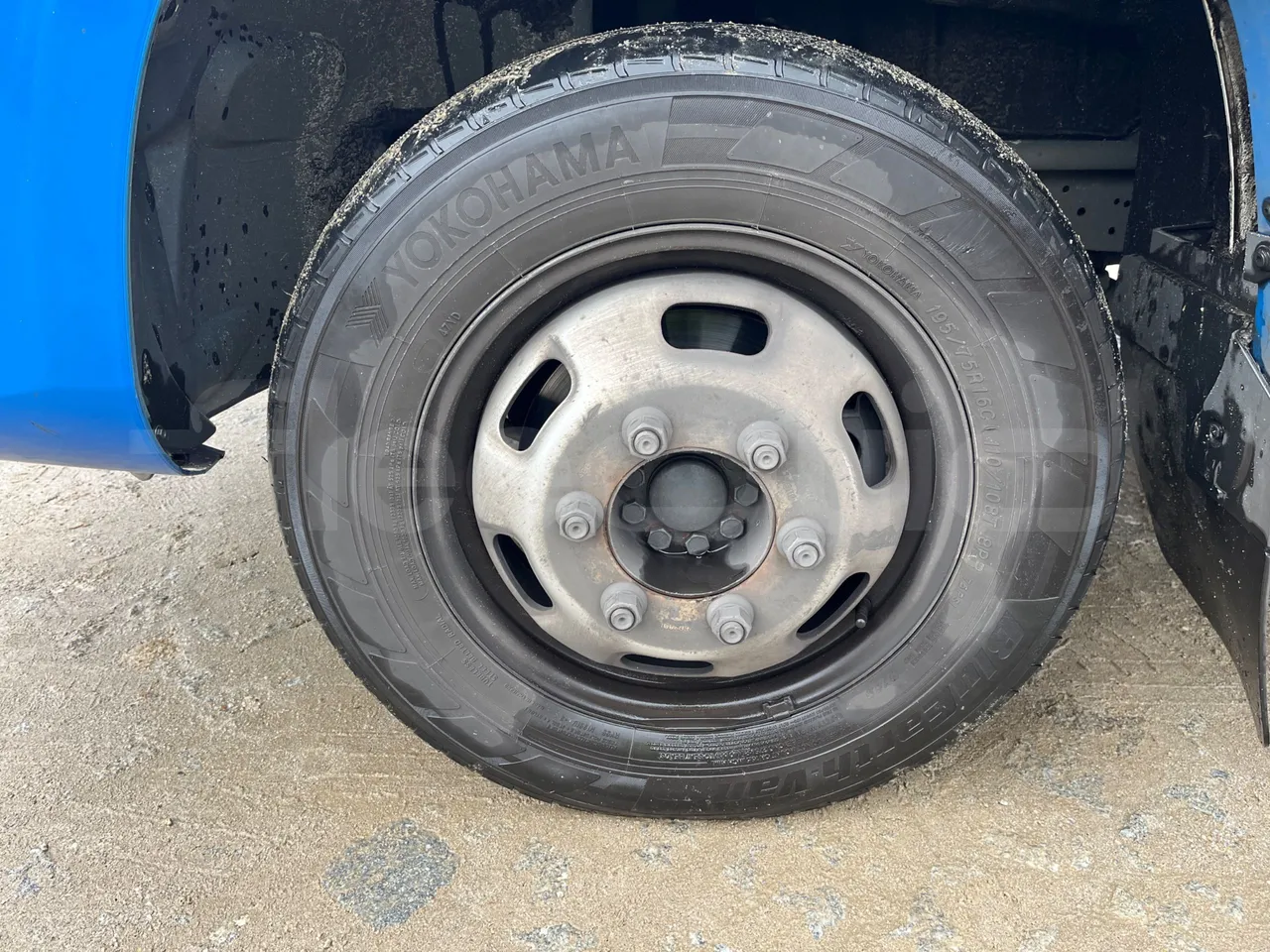 Iveco Daily A50/UNVI VENDAL - Euro 6 - 129 kW - 7.5 mt - tread condition second axle tires left