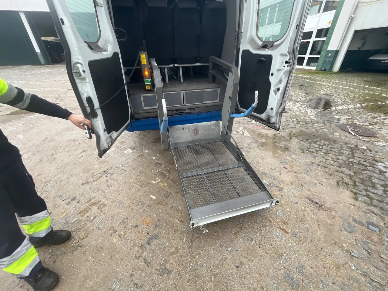 Iveco Daily A50/UNVI VENDAL - Euro 6 - 129 kW - 7.5 mt - platform open photo