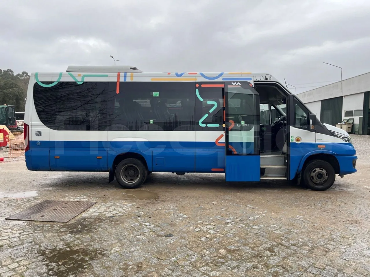 Iveco Daily A50/UNVI VENDAL - Euro 6 - 129 kW - 7.5 mt - right side doors open