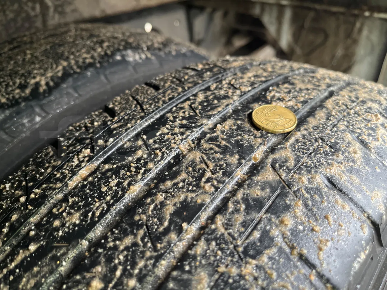 Iveco Daily A50/UNVI VENDAL - Euro 6 - 129 kW - 7.5 mt - front left tire measurements