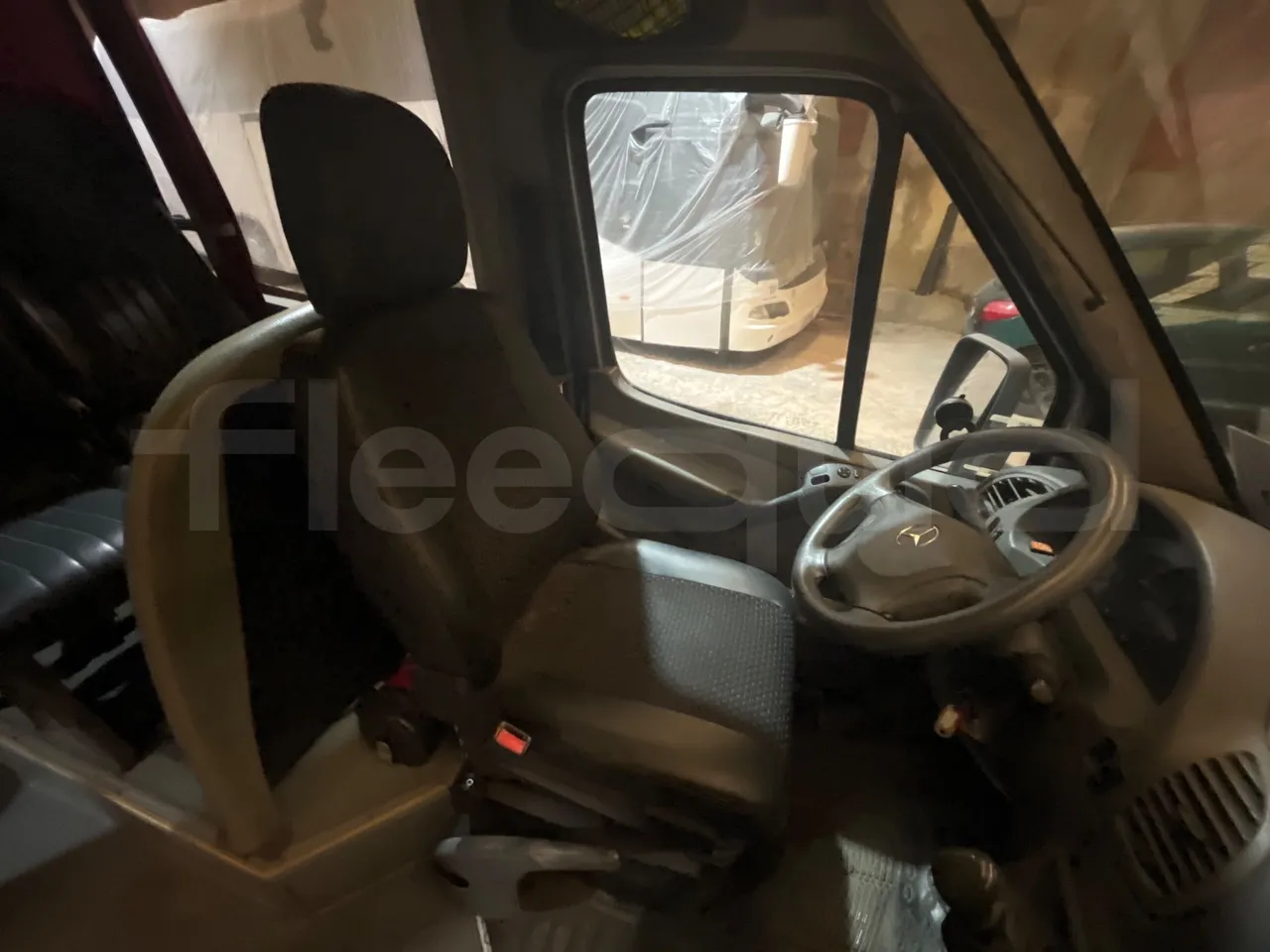 Mercedes-Benz Sprinter 416CD  - Euro3 - 115kW - 6.985mt - driver's seat photo
