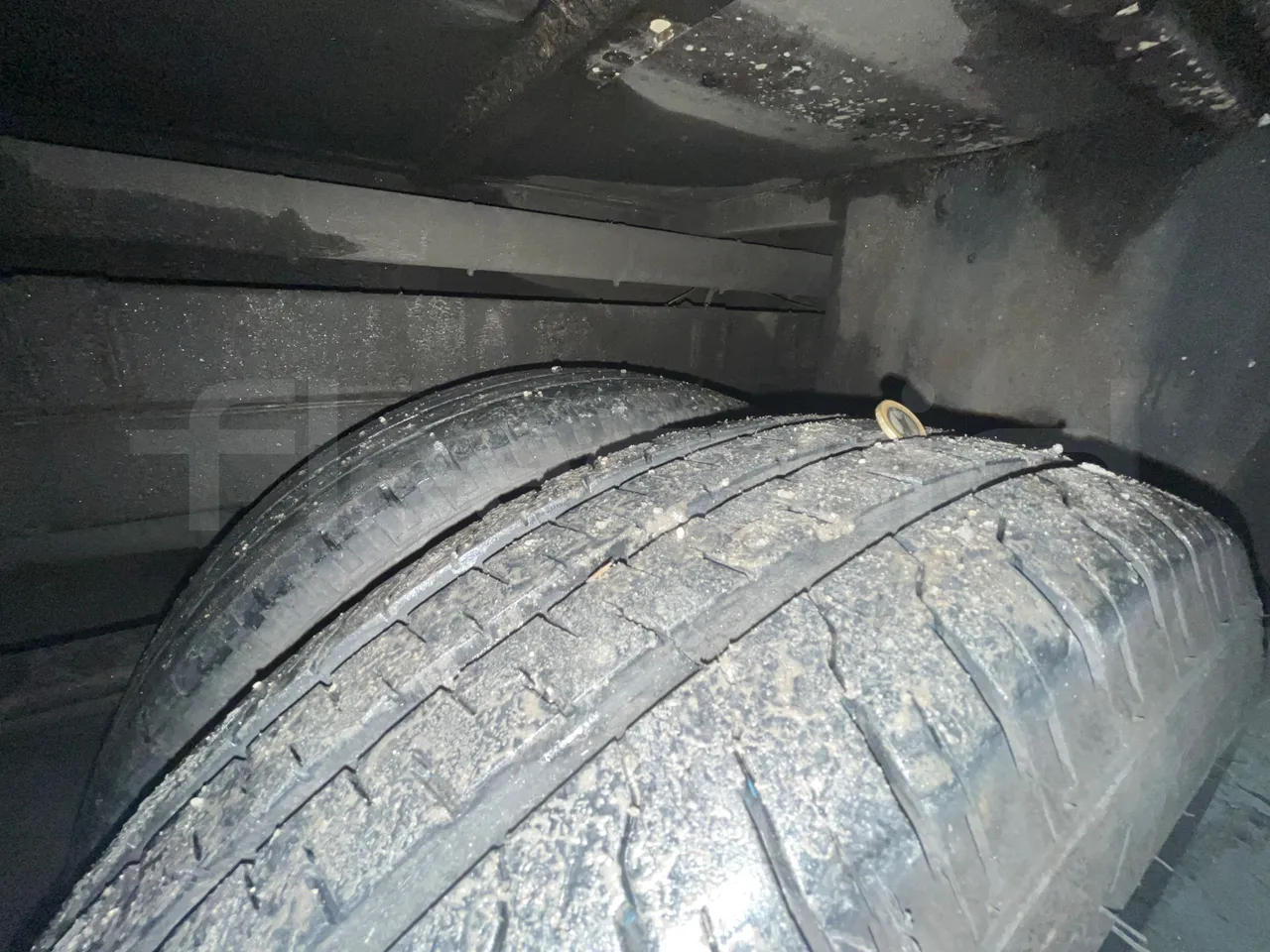 Mercedes-Benz Sprinter 416CD  - Euro3 - 115kW - 6.985mt - tread condition front tires right