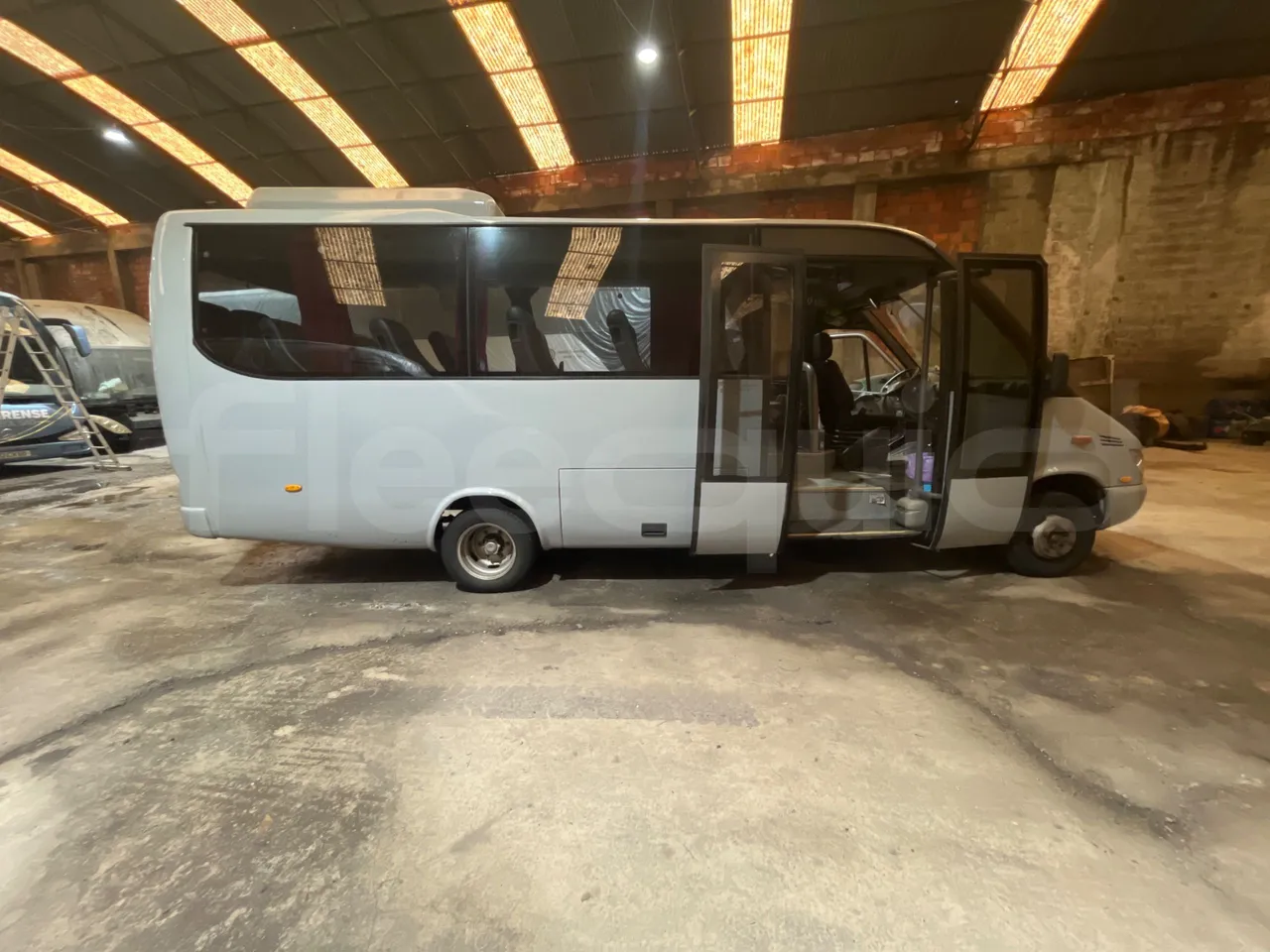 Mercedes-Benz Sprinter 416CD  - Euro3 - 115kW - 6.985mt - right side doors open