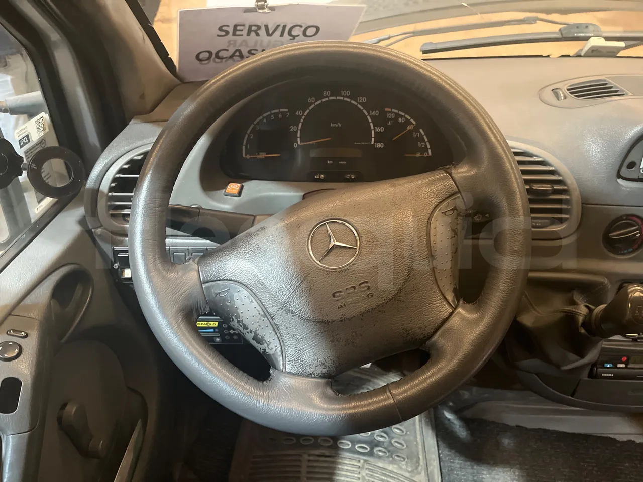 Mercedes-Benz Sprinter 416CD  - Euro3 - 115kW - 6.985mt - steering wheel photo
