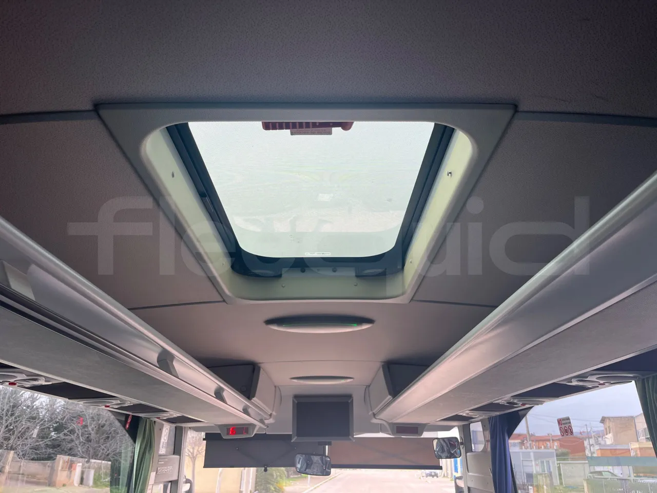 Mercedes-Benz Tourismo RHD 632 01 - Euro5 - 300kW - 12.140mt - command unit indicators