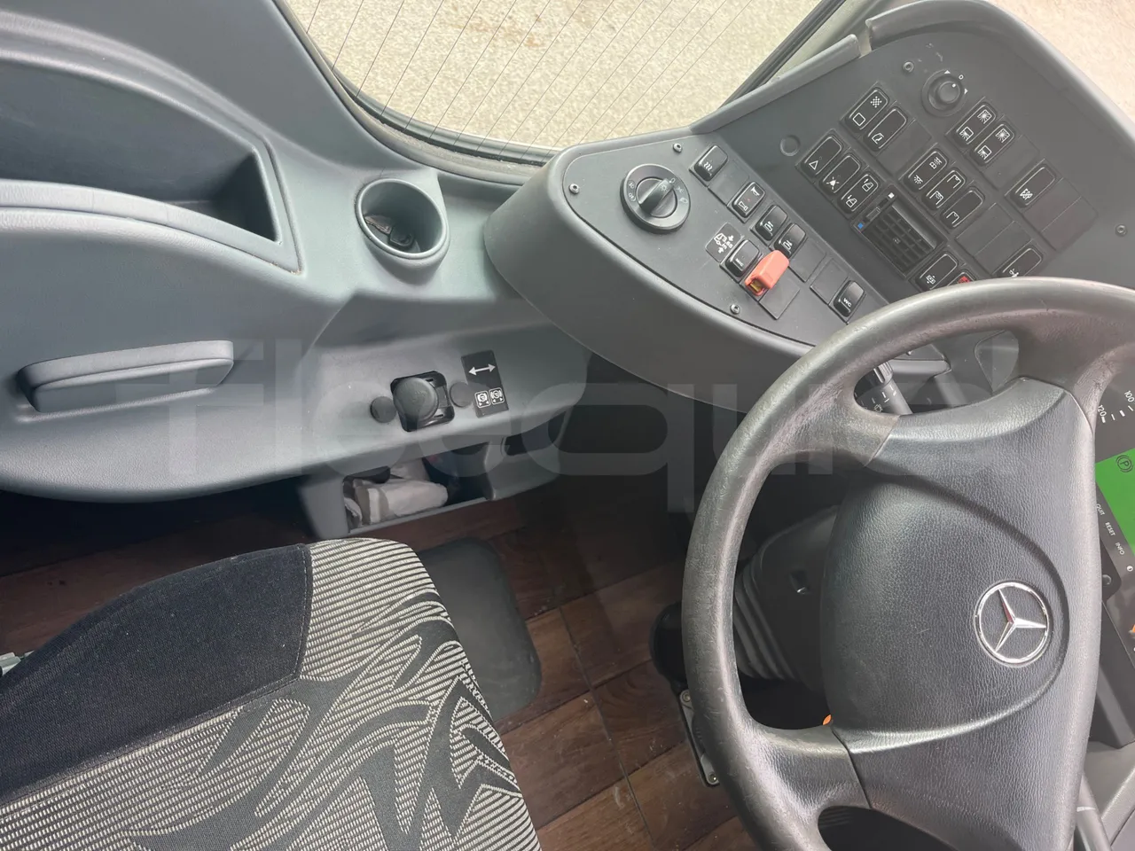 Mercedes-Benz Tourismo RHD 632 01 - Euro5 - 300kW - 12.140mt - onboard devices 1