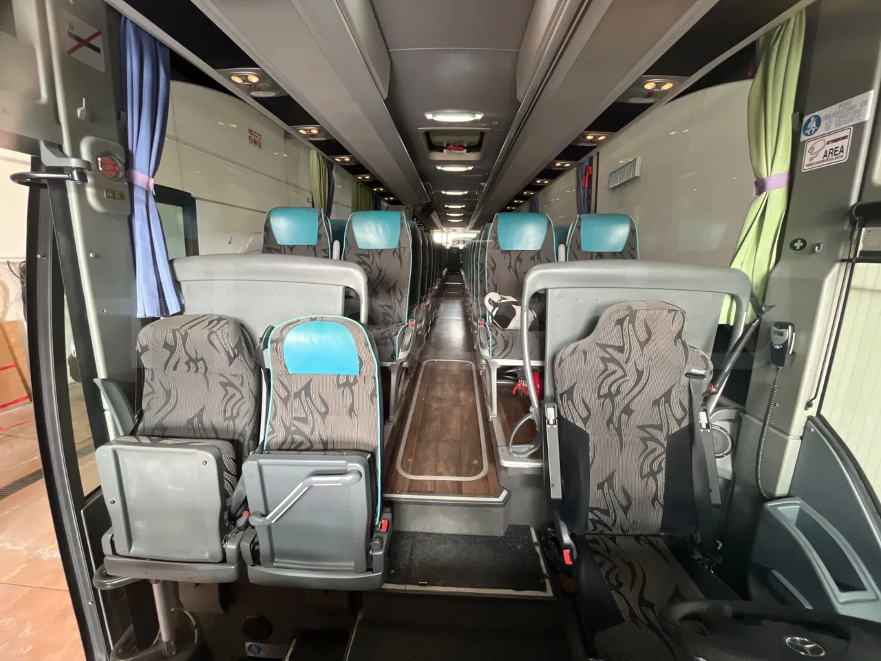 Mercedes-Benz Tourismo RHD 632 01 - Euro5 - 300kW - 12.140mt - central axle (18m)