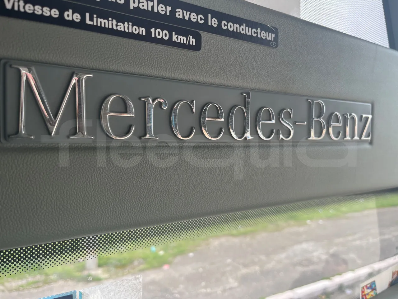 Mercedes-Benz Tourismo RHD 632 01 - Euro5 - 300kW - 12.140mt - usb charging detail