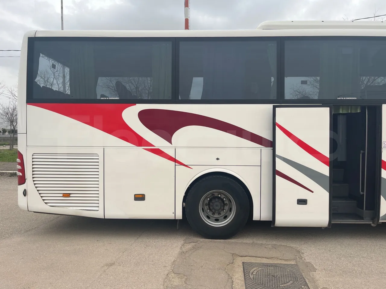 Mercedes-Benz Tourismo RHD 632 01 - Euro5 - 300kW - 12.140mt - air conditioning compressor