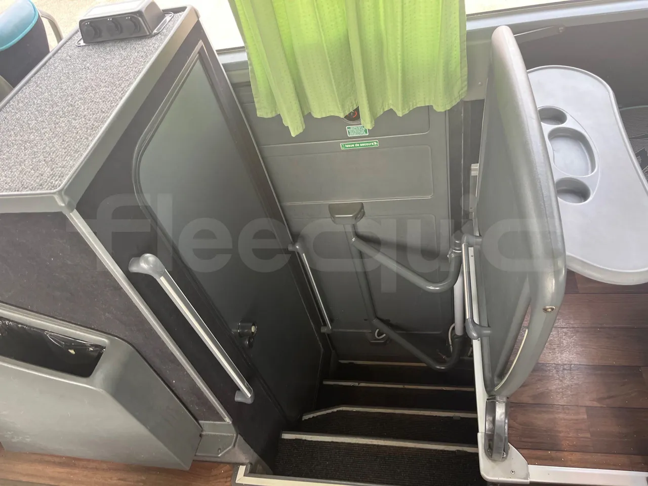 Mercedes-Benz Tourismo RHD 632 01 - Euro5 - 300kW - 12.140mt - disabled area photo