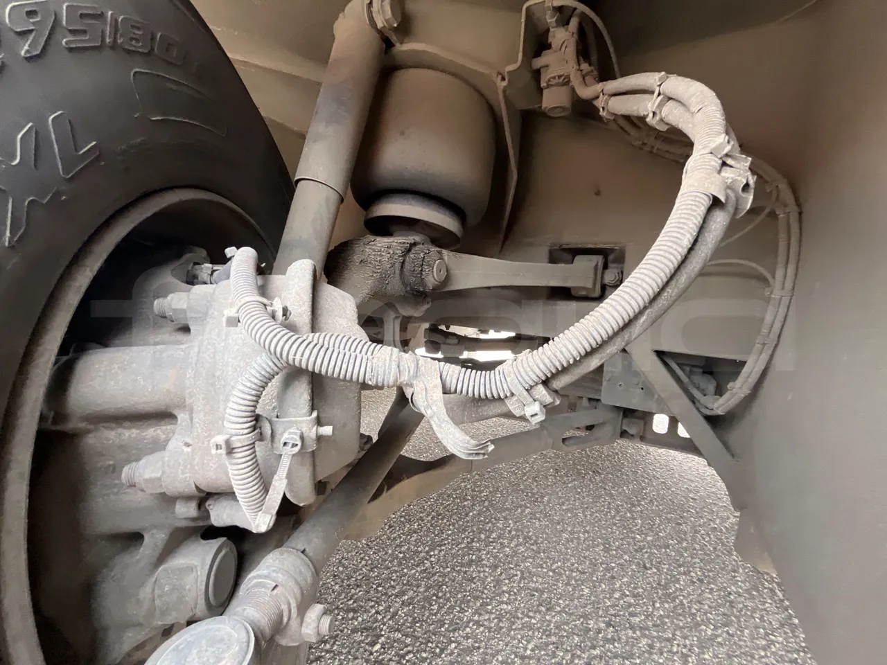 Mercedes-Benz Tourismo RHD 632 01 - Euro5 - 300kW - 12.140mt - front air springs right