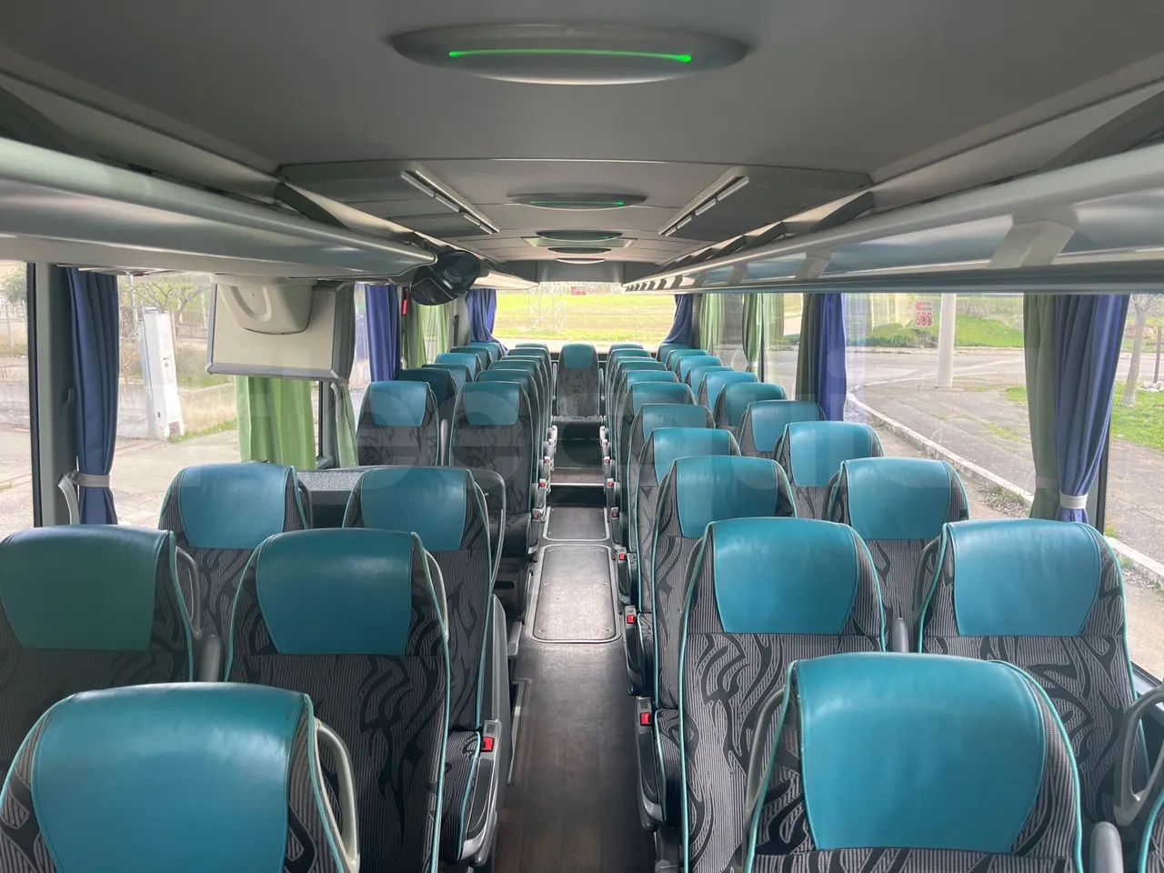 Mercedes-Benz Tourismo RHD 632 01 - Euro5 - 300kW - 12.140mt - handrails photo