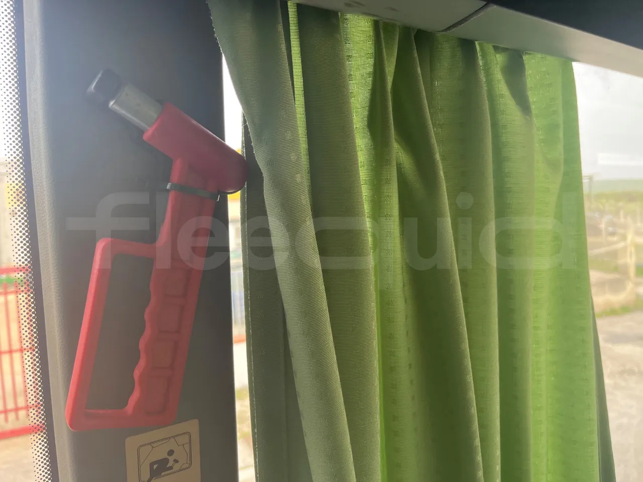 Mercedes-Benz Tourismo RHD 632 01 - Euro5 - 300kW - 12.140mt - reverse view middle aisle