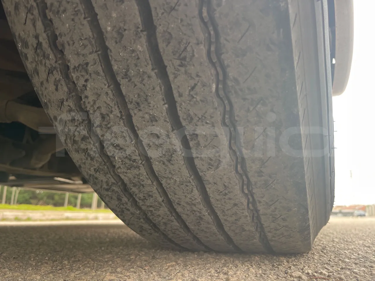 Mercedes-Benz Tourismo RHD 632 01 - Euro5 - 300kW - 12.140mt - tread condition front tires right