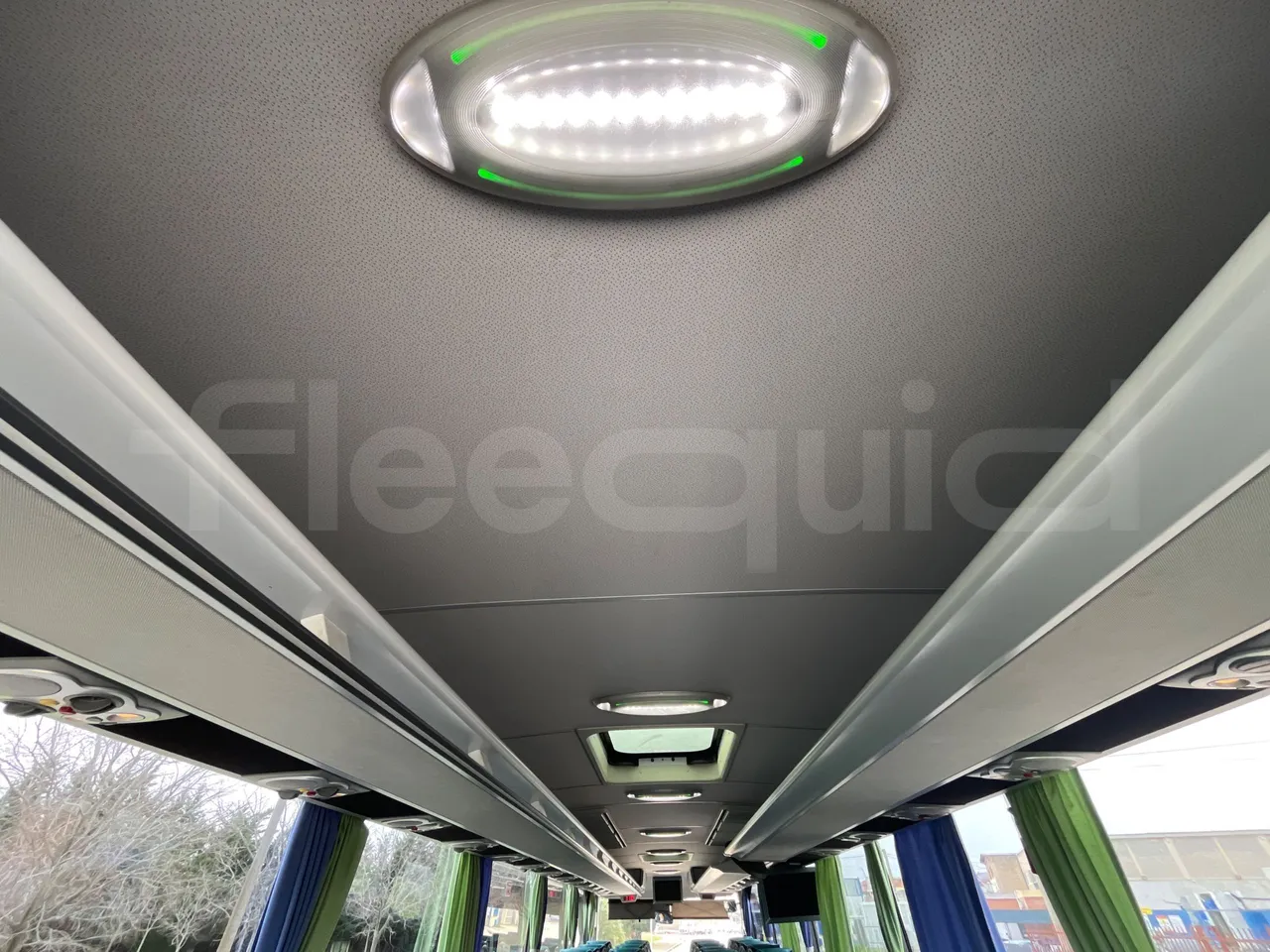 Mercedes-Benz Tourismo RHD 632 01 - Euro5 - 300kW - 12.140mt - overhead compartments photo