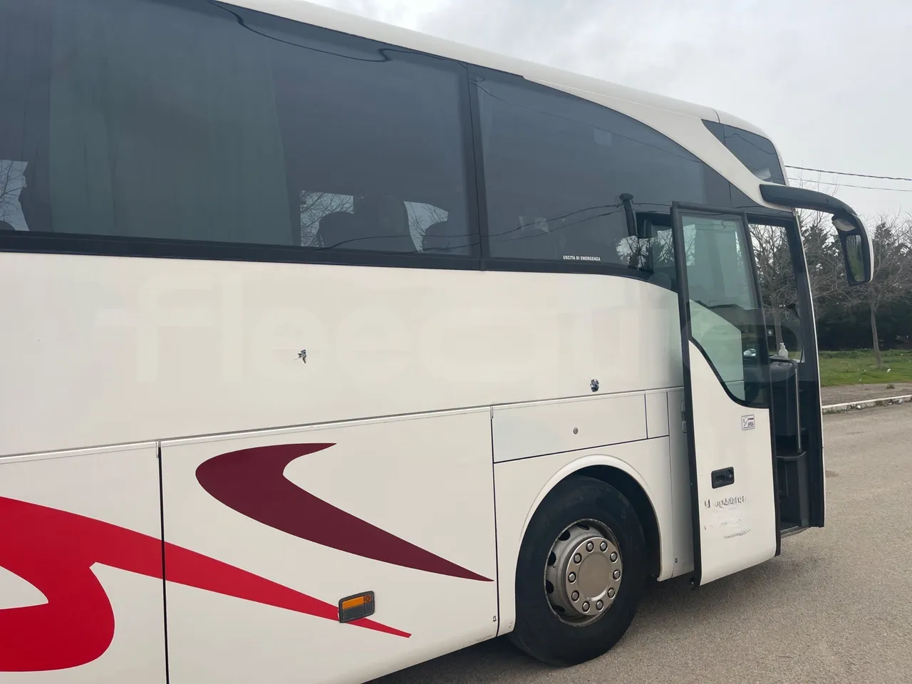 Mercedes-Benz Tourismo RHD 632 01 - Euro5 - 300kW - 12.140mt - preheater webasto photo