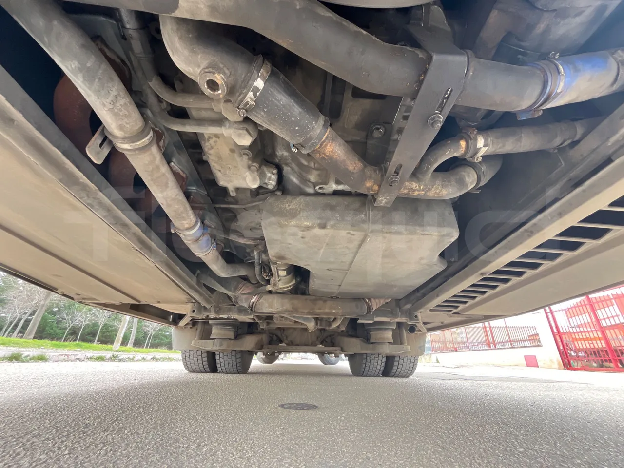 Mercedes-Benz Tourismo RHD 632 01 - Euro5 - 300kW - 12.140mt - axel 3 shock absorbers 2 left