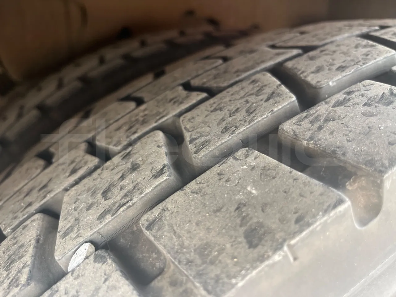 Mercedes-Benz Tourismo RHD 632 01 - Euro5 - 300kW - 12.140mt - front left tire measurements