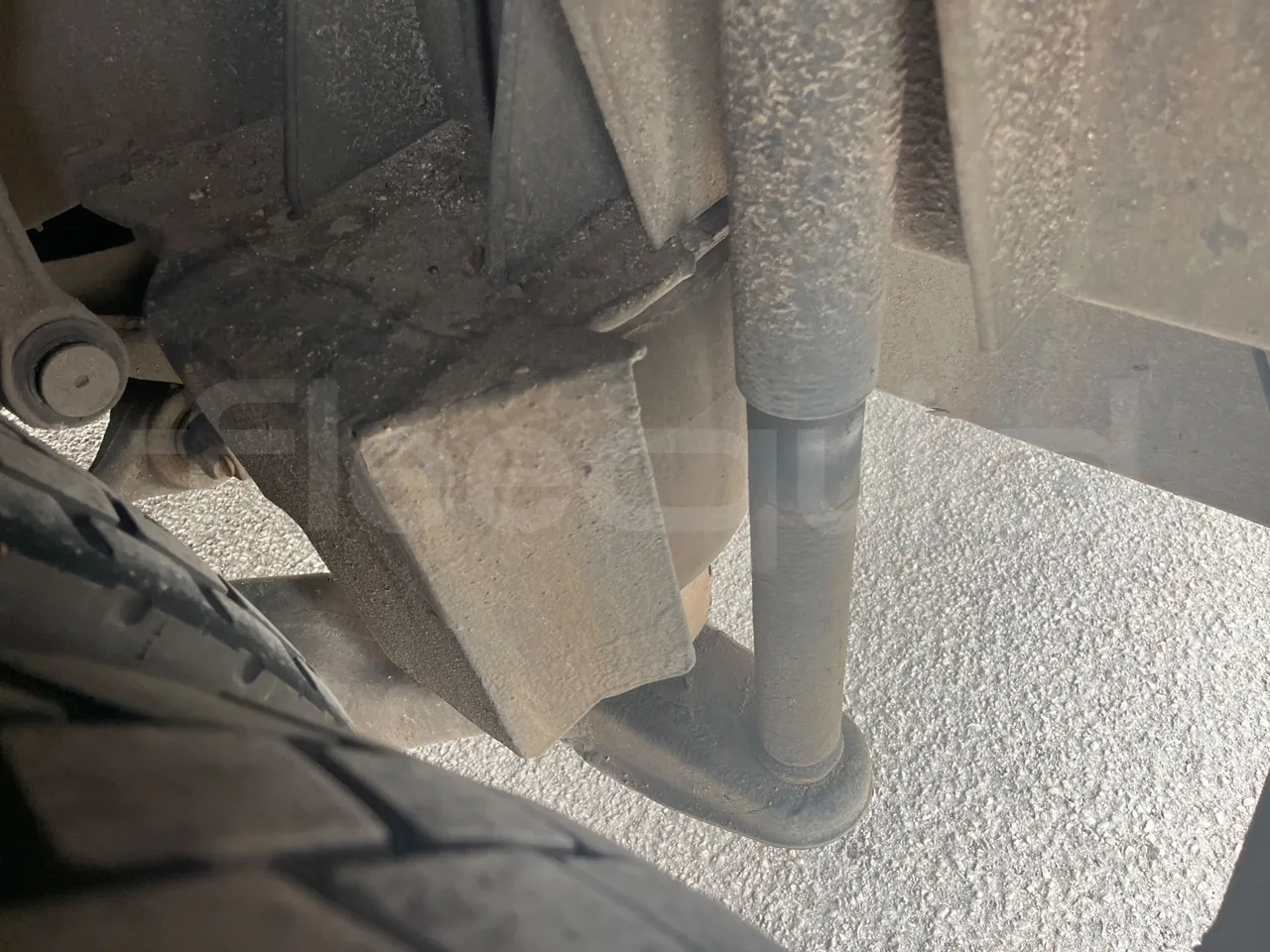 Mercedes-Benz Tourismo RHD 632 01 - Euro5 - 300kW - 12.140mt - central undercarriage photo